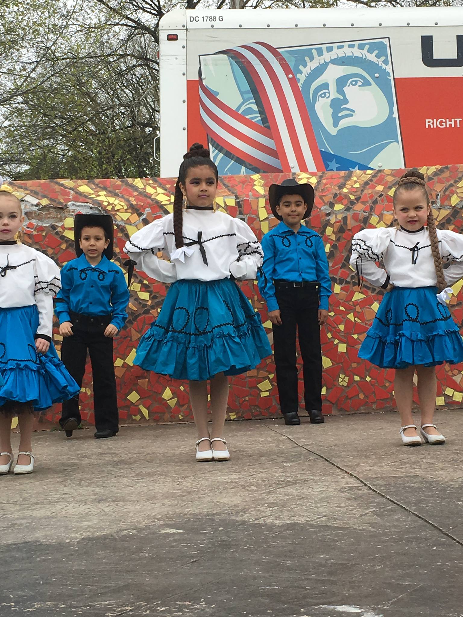 5 de mayo ninos mari 2016.jpg